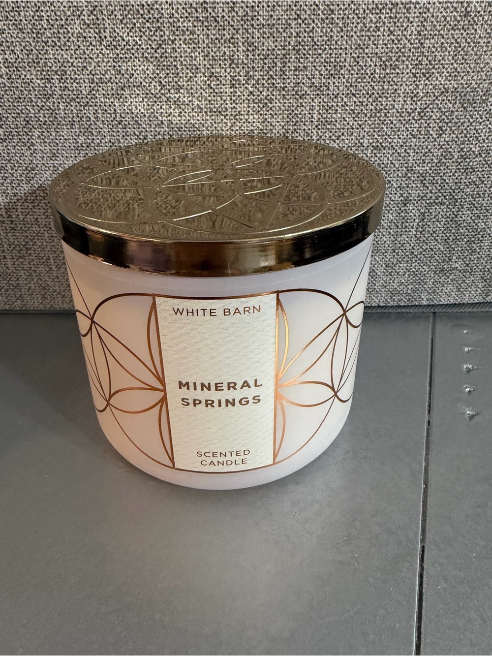 White Barn Mineral Springs Scented Candle